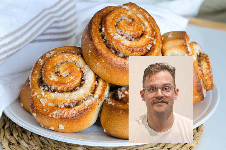 En bild på Jovan framför en bild på ett fat med kanelbullar.