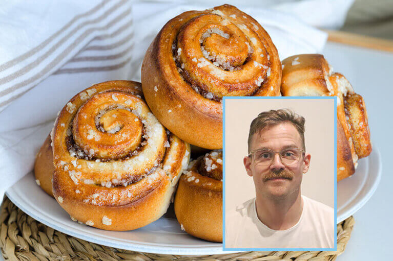 En bild på Jovan framför en bild på ett fat med kanelbullar.